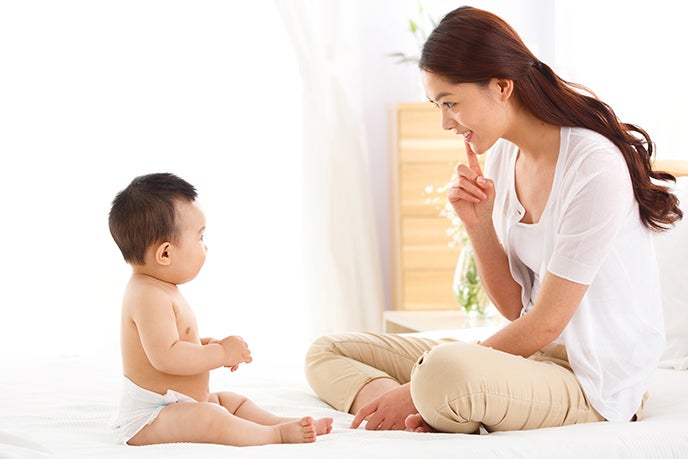 เทคนิคคุยกับลูก ฝึกลูกพูดตามวัย เสริมพัฒนาการเด็กวัยแรกเกิด – 1 ปี