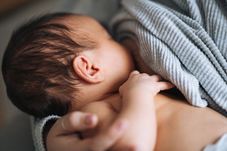แม่ให้นมลูก