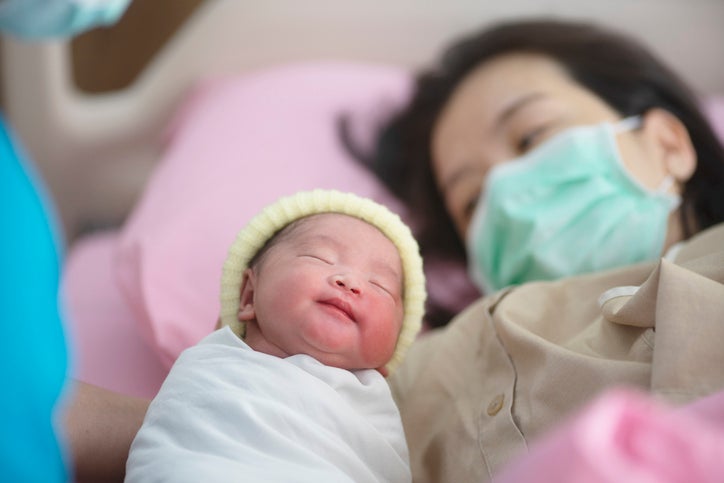 คนท้องติดโควิด คุณแม่ป่วยเป็น โควิด-19 ให้นมลูกได้ไหม