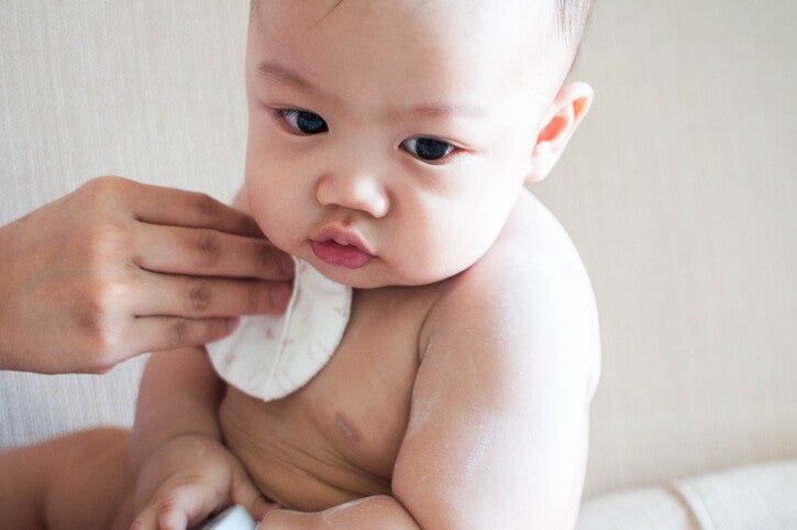 เช็ดตัวลดไข้ลูก