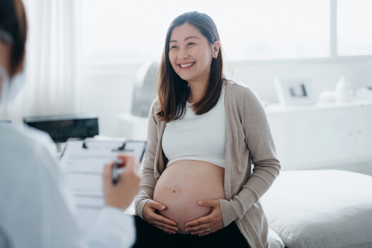 คุณแม่คลอดลูกด้วยวิธีธรรมชาติ สามารถบล็อกหลังได้หรือไม่