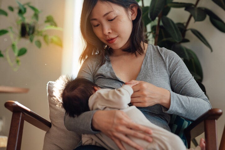 อาหารแม่ให้นมที่ควรหลีกเลี่ยงเพื่อสุขภาพที่ดีของลูก