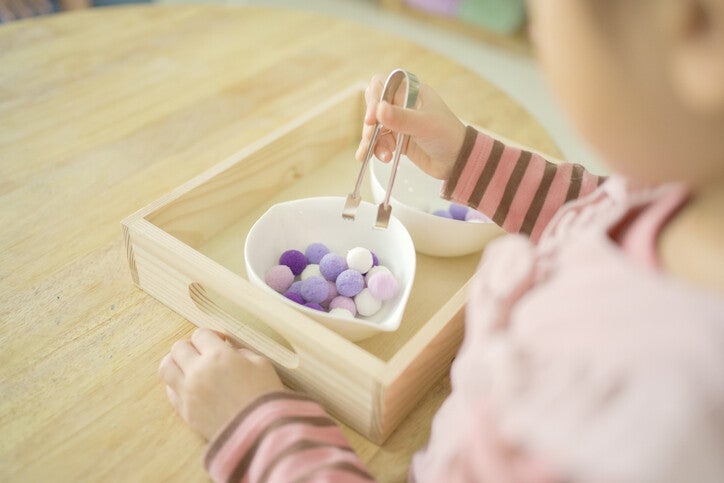 เกมคีบลูกปัด หรือคีบสิ่งของ