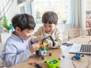 เด็กพัฒนาการเร็ว ลูกฉลาดเกินวัย มีสัญญาณแบบไหนบ้าง