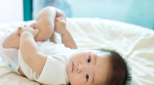 ทารกอุจจาระมีมูก ลูกท้องเสียถ่ายมีมูกเลือด ปกติไหม แบบไหนที่ต้องระวัง