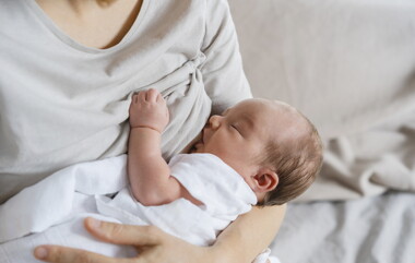 ตารางกินนมทารก ลูกควรกินนมแม่วันละกี่ครั้ง ปริมาณเท่าไหร่
