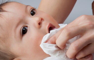 ทารกแหวะนมบ่อย อันตรายหรือไม่ ปัญหากวนใจที่คุณแม่รับมือได้