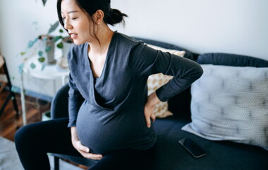 คุณแม่ปวดหน่วงท้องน้อยขณะตั้งครรภ์ อันตรายไหม เกิดจากอะไรได้บ้าง