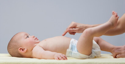 สังเกตอาการทารกท้องอืด พร้อมวิธีป้องกันและวิธีแก้ทารกท้องอืดในทารก