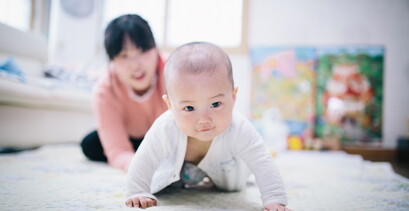 พัฒนาการเด็ก 7 เดือน ทารก 7 เดือน พร้อมวิธีเสริมพัฒนาการลูก