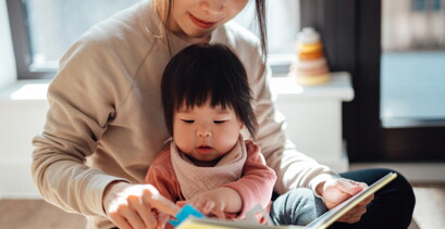 นิทานเด็กทารกสำคัญกับลูกไหม คุณแม่ควรอ่านเรื่องอะไรให้ลูกน้อยฟังดี