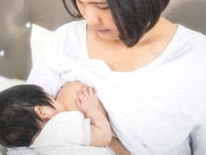 3 วิธีละลายนมแม่ พร้อมวิธีอุ่นนมแม่ที่ถูกต้อง ช่วยให้น้ำนมมีคุณภาพ
