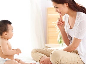 7 วิธีกระตุ้นให้ลูกพูด ฝึกลูกพูดช้าให้พูดเร็วตามช่วงวัย