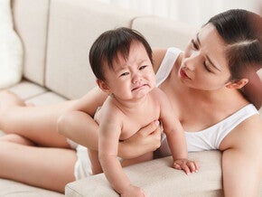 วิธีนวดท้องให้ทารกถ่าย เมื่อลูกท้องผูก ท้องอืด ถ่ายยากทำอย่างไร