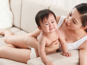 ลูกท้องผูก ลูกไม่ถ่าย ทำไงดี พร้อมวิธีนวดท้องให้ทารกถ่าย