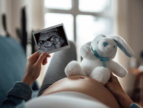 คุณแม่ท้อง 5 เดือน ลูกอยู่ตรงไหน ตั้งครรภ์ 5 เดือน ที่แม่ต้องรู้