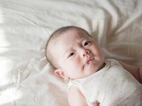 ทารกไม่ถ่ายกี่วันผิดปกติ ทารกตดบ่อย ลูกน้อยควรกินอะไรให้ขับถ่ายง่าย