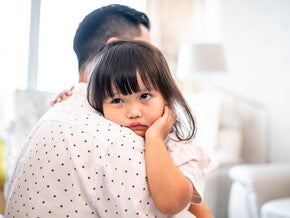 ลูกอ้วกไม่มีไข้ไม่ท้องเสีย เกิดจากอะไร? วิธีรับมือลูกท้องเสียไม่มีไข้