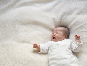 อาการโคลิค คืออะไร รู้จักสาเหตุพร้อมวิธีรับมือเมื่อลูกร้องไห้