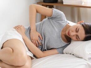 คุณแม่ปวดท้องน้อยหลังคลอด อันตรายไหม รับมืออย่างไรดี
