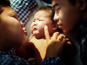พัฒนาการด้านอารมณ์เด็กแต่ละช่วงวัย ที่คุณแม่ควรรู้