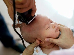 โกนผมไฟให้ลูก ใช้อะไรบ้าง พิธีโกนผมไฟ มีขั้นตอนอย่างไร