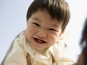 ทารกฟันขึ้นตอนกี่เดือน ฟันน้ำนมเด็กขึ้นตอนไหน พร้อมวิธีดูแล