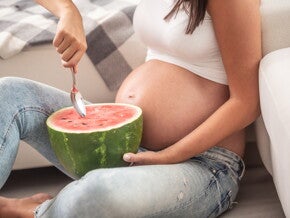 คนท้องกินแตงโมได้ไหม อันตรายกับลูกในท้องหรือเปล่า