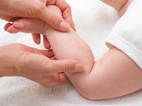 ผื่นในเด็กทารกเกิดจากอะไร มีลักษณะแบบไหน พร้อมวิธีการดูแลลูกน้อย