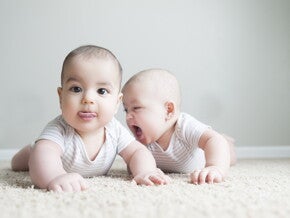 ท้องลูกแฝด เกิดจากอะไร ตั้งครรภ์แฝดเสี่ยงอันตรายจริงไหม