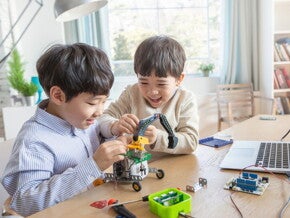 เด็กพัฒนาการเร็ว ลูกฉลาดเกินวัย มีสัญญาณแบบไหนบ้าง