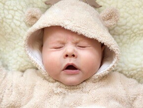 ทารกจามบ่อยผิดปกติไหม ลูกจามบ่อย เป็นภูมิแพ้หรือเปล่า