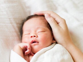 วิธีกล่อมลูกนอน 10 เทคนิคง่าย ๆ รวมถึงเสียงไดร์เป่าผม