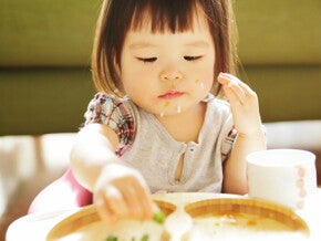 การกินแบบ BLW คืออะไร ฝึกเจ้าตัวเล็กให้กินแบบ BLW มื้อแรกยากไหม