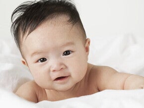 พัฒนาการเด็ก 3 เดือน ทารก 3 เดือน พร้อมวิธีเสริมพัฒนาการลูก