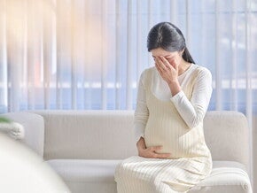 แพ้ท้อง พะอืดพะอม แก้ยังไง? รวมวิธีบรรเทาอาการแพ้ท้องที่ต้องรู้ แพ้ท้อง พะอืดพะอม แก้ยังไง? รวมวิธีบรรเทาอาการแพ้ท้องที่ต้องรู้