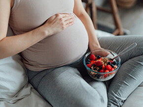 คนท้องกินโยเกิร์ตได้ไหม ควรกินแบบไหน อันตรายกับลูกในท้องหรือเปล่า