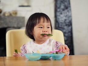 โภชนาการเด็กวัยหัดเดิน: 8 เทคนิคแก้ปัญหา “ลูกกินยาก” วัย 1 ปีขึ้นไป