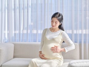 คนท้องจุกลิ้นปี่ ปวดกลางอกทำไงดี พร้อมวิธีบรรเทาอาการปวด