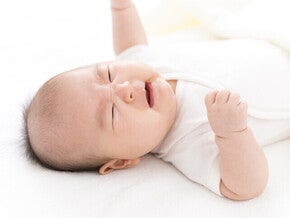 เด็กทารกร้องไห้เพราะรู้สึกท้องอืด