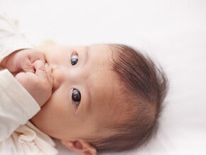 วิธีให้ลูกเลิกดูดขวด ฝึกลูกเลิกขวดนมตอนลูกอายุเท่าไหร่ดี