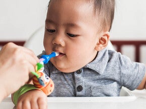 การดูแลสุขภาพช่องปากเด็ก 0-5 ปี ให้ลูกน้อยยิ้มสวย มีฟันที่แข็งแรง