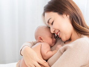 หลังคลอดบุตร แม่ควรพักฟื้นประมาณกี่วัน เตรียมตัวกลับไปทำงานอย่างไร? หลังคลอดบุตร แม่ควรพักฟื้นประมาณกี่วัน เตรียมตัวกลับไปทำงานอย่างไร?