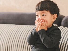 ลูกกลืนสิ่งแปลกปลอม กินพลาสติก กระดาษ ก้างติดคอ ต้องทำยังไง?