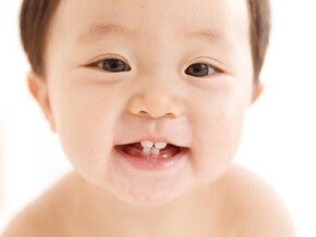 ลำดับการขึ้นของฟันน้ำนมลูก พร้อมช่วงเวลาการขึ้นของฟัน