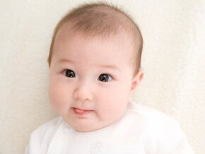 ทารกชอบแลบลิ้น เพราะอะไร ทารกแลบลิ้นบ่อย ผิดปกติไหม