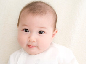 ทารกชอบแลบลิ้น เพราะอะไร ทารกแลบลิ้นบ่อย ผิดปกติไหม