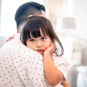 ลูกอ้วกไม่มีไข้ไม่ท้องเสีย เกิดจากอะไร? วิธีรับมือลูกท้องเสียไม่มีไข้