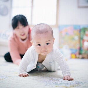 พัฒนาการเด็ก 7 เดือน ทารก 7 เดือน พร้อมวิธีเสริมพัฒนาการลูก