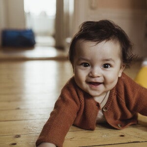 พัฒนาการเด็ก 9 เดือน ทารก 9 เดือน พร้อมวิธีเสริมพัฒนาการลูก